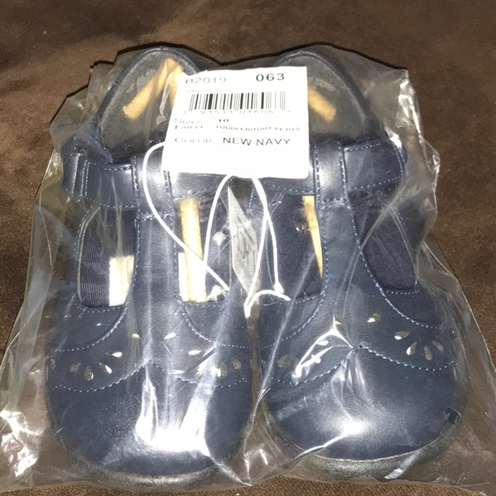 NWT Toddler t-strap shoes